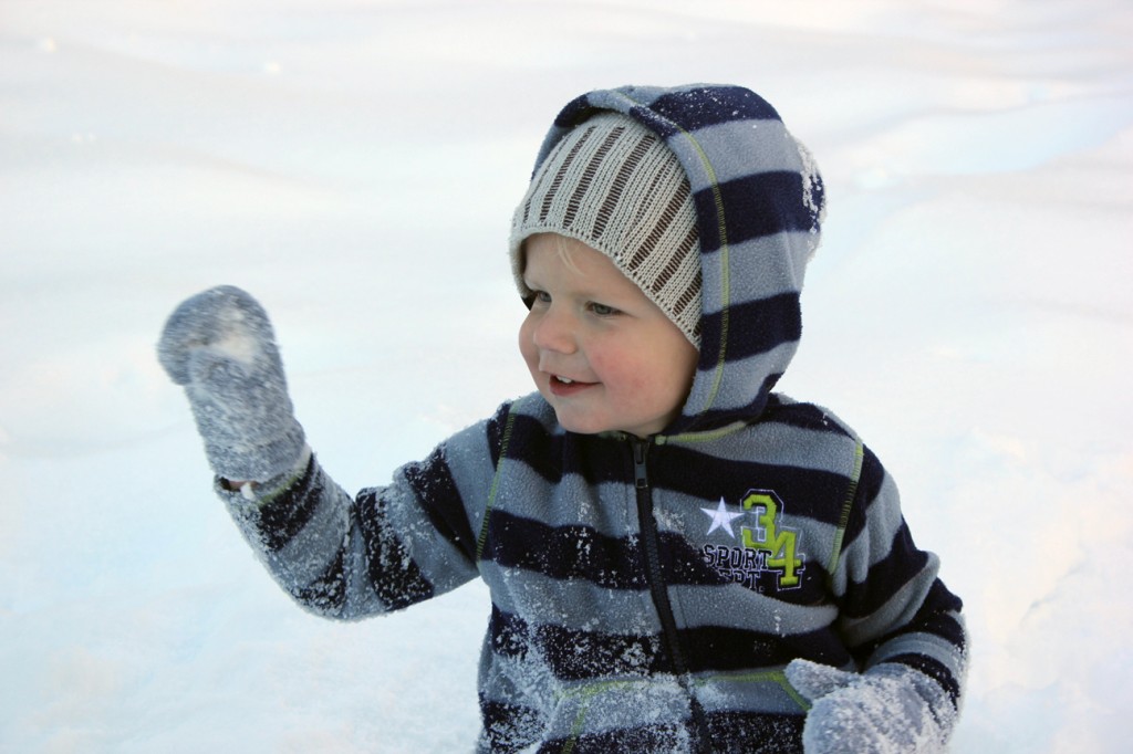 Ezra in snow 066