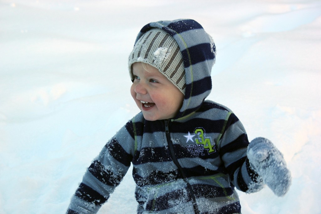 Ezra in snow 084